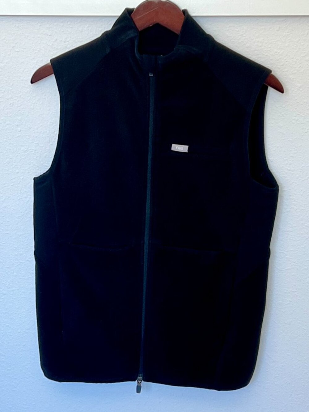 FIGS Black On Shift Fleece Vest Size Medium